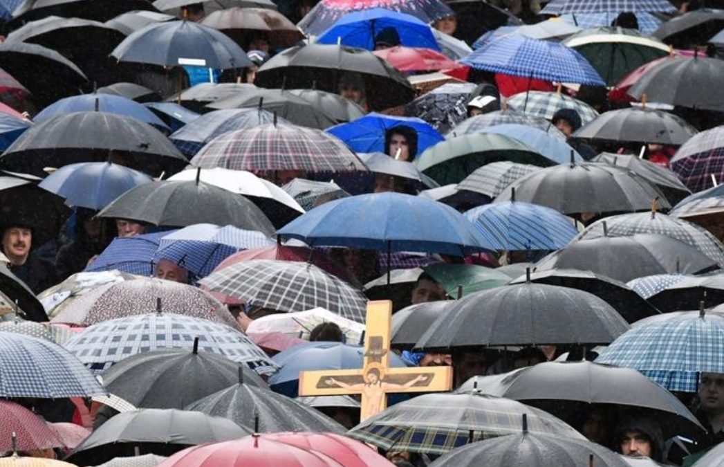 Амерички Блумберг: Лидер који најдуже на власти у читавој Европи сада жели своју цркву