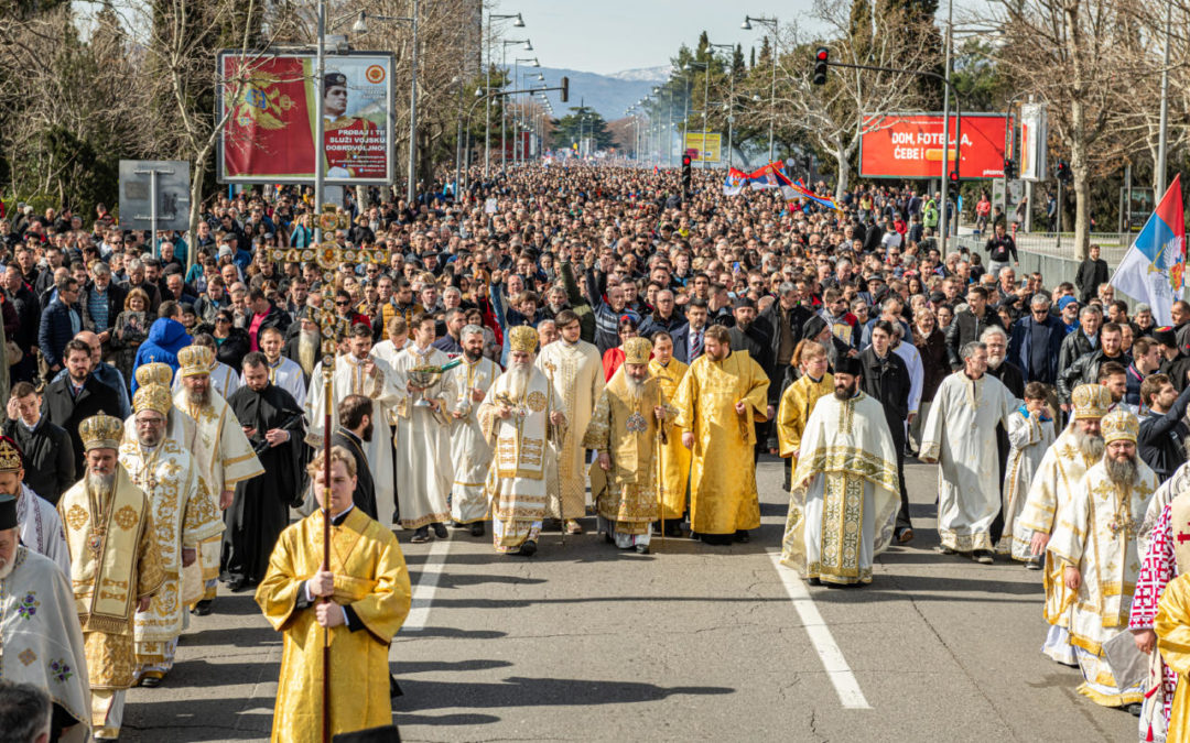 Црква између љевице и деснице: Хришћански трећи пут