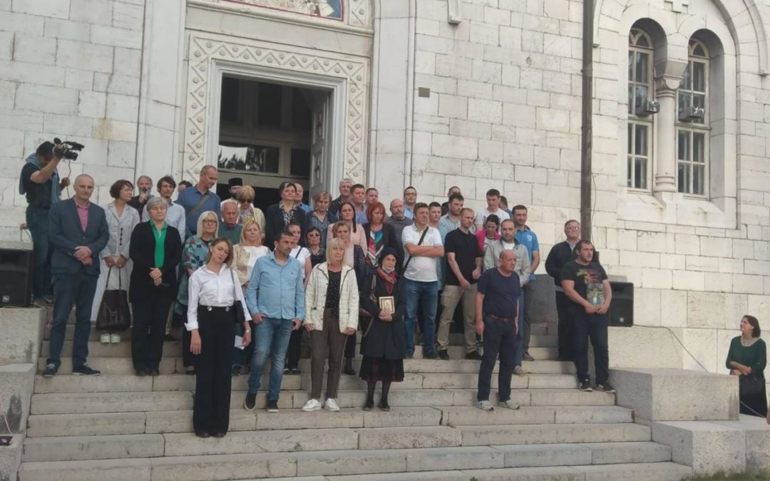 Никшићки љекари на челу молитвеног хода (ВИДЕО)