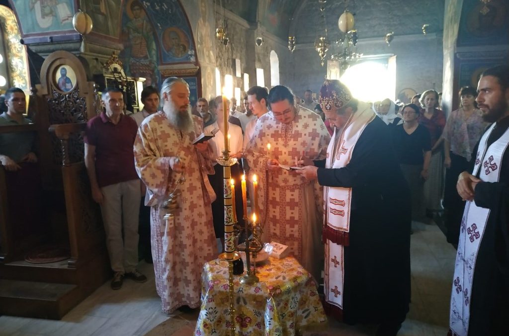 Принц Филип у Тврдошу: Владика Атанасије служио помен Краљу Петру I