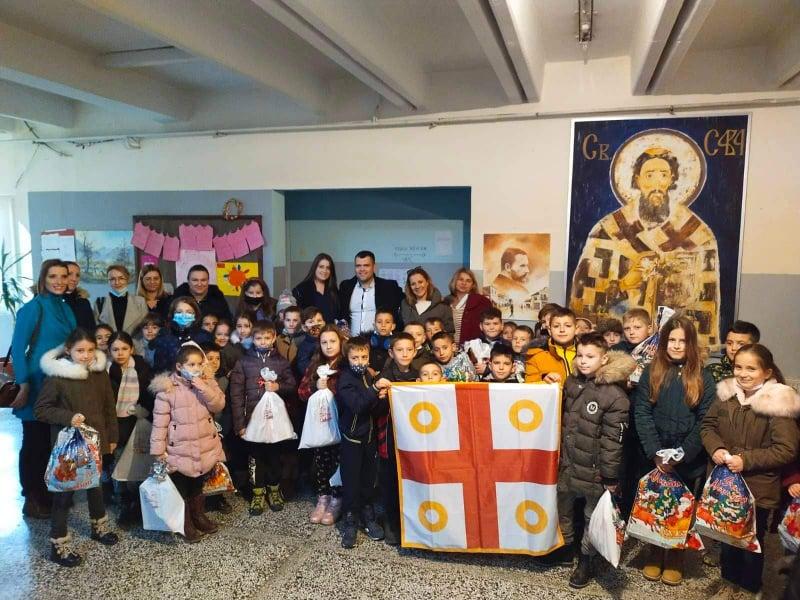 “Михољски збор” делио пакетиће деци на Косову и Метохији