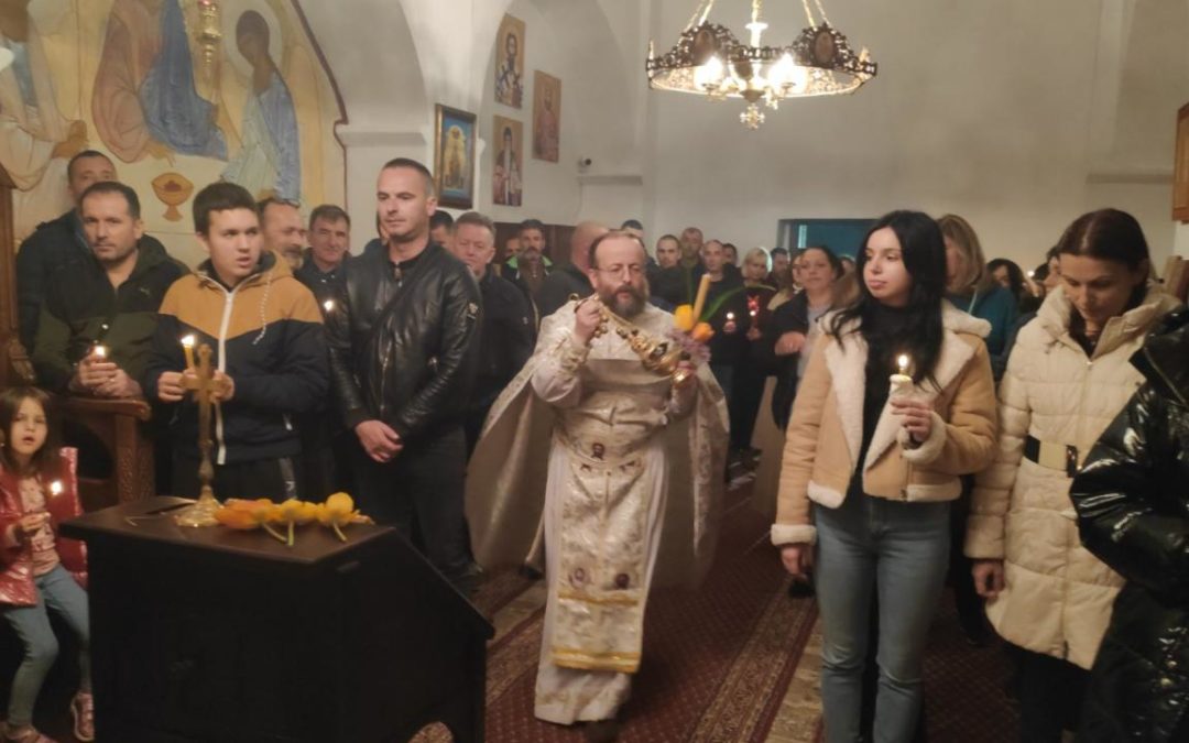 Поноћна Васкршња литургија у манастиру Доњи Брчели