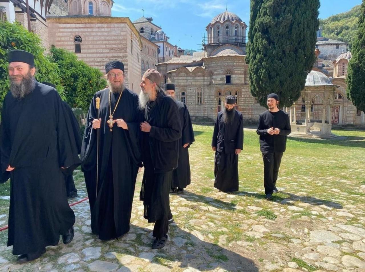 Дечански монаси посетили Хиландар