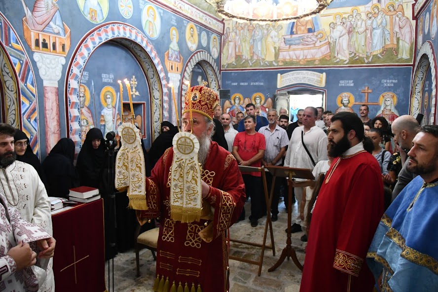 Митрополит Јоаникије након Службе у Крњицама: Обновом цркве обновиће се ваше заједништво