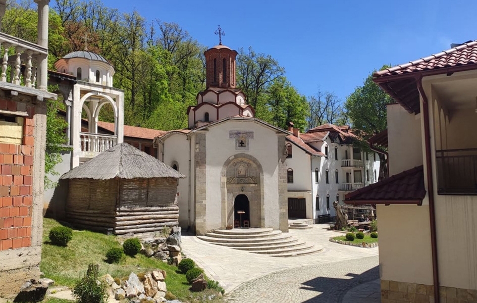 Школа калиграфије у манастиру Драганац