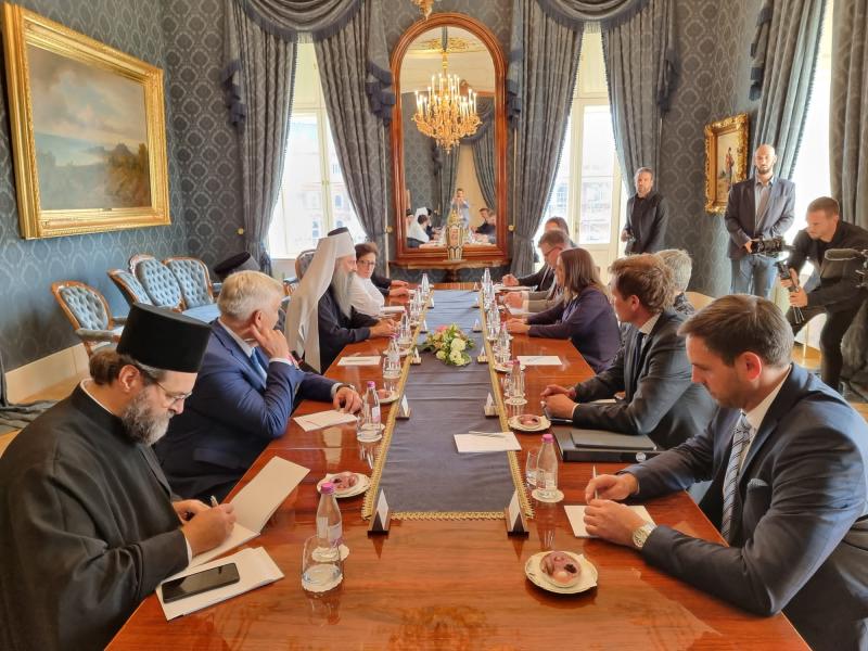 Патријарх Порфирије разговарао са председницом Мађарске и председником Парламента