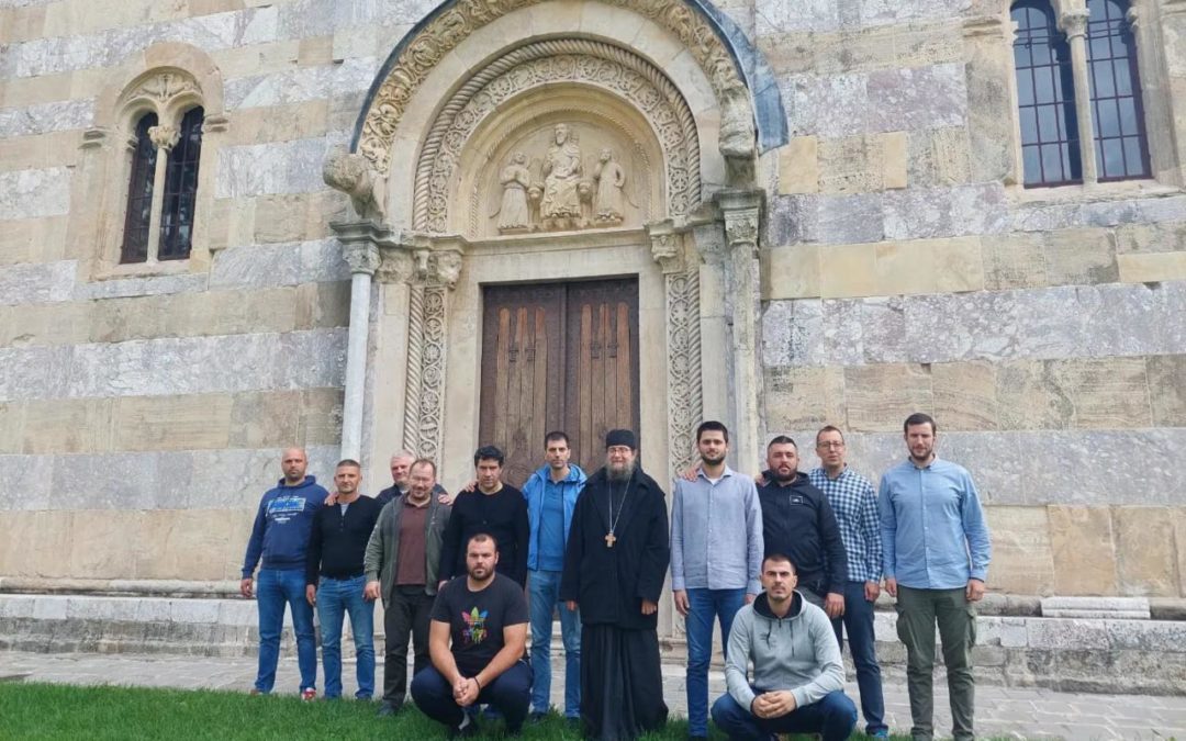 Уручена прикупљена помоћ за манастир Високи Дечани и наш народ на КиМ