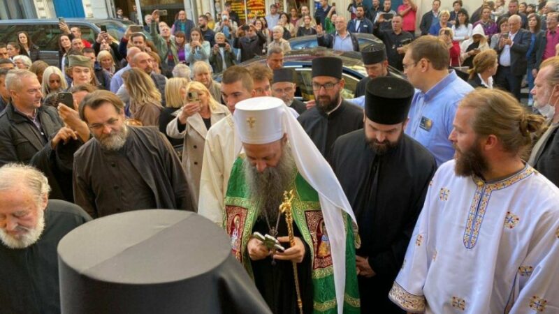 Патријарх Порфирије свечано дочекан у Саборној цркви Светог Саве у Паризу