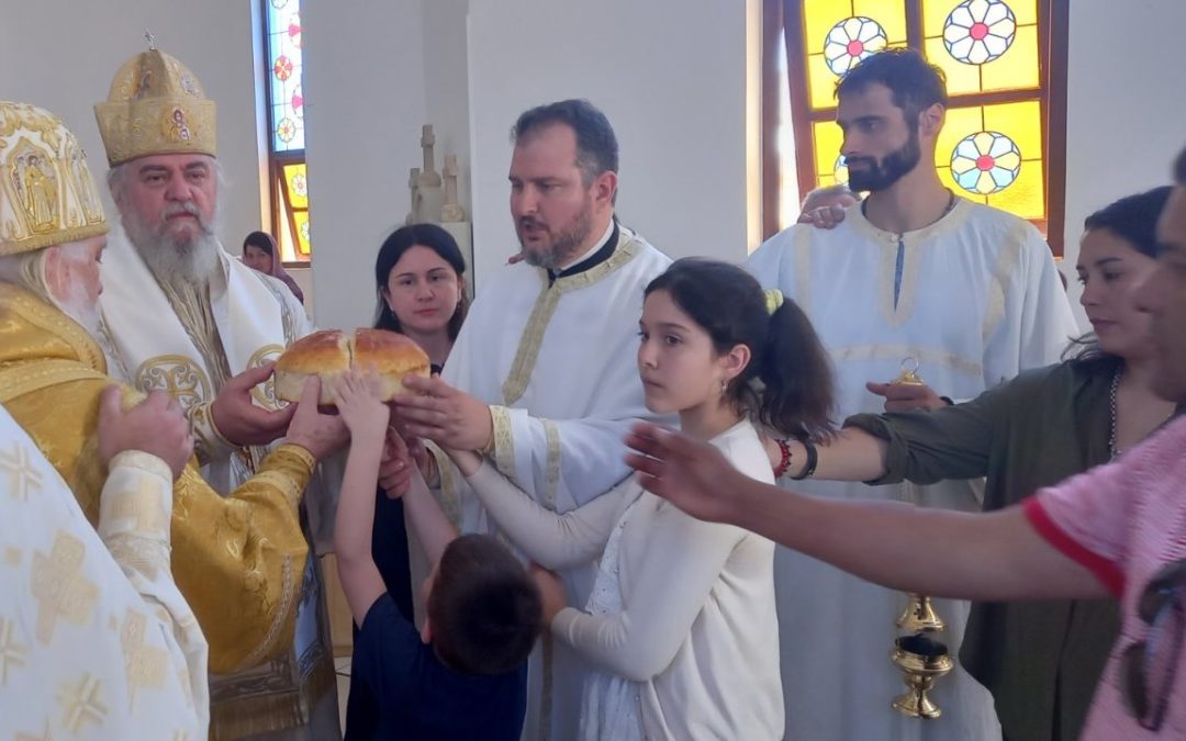 Литургијско сабрање и прослава крсне славе Епископа Кирила у парохији Свете Тројице у Ресистенцији