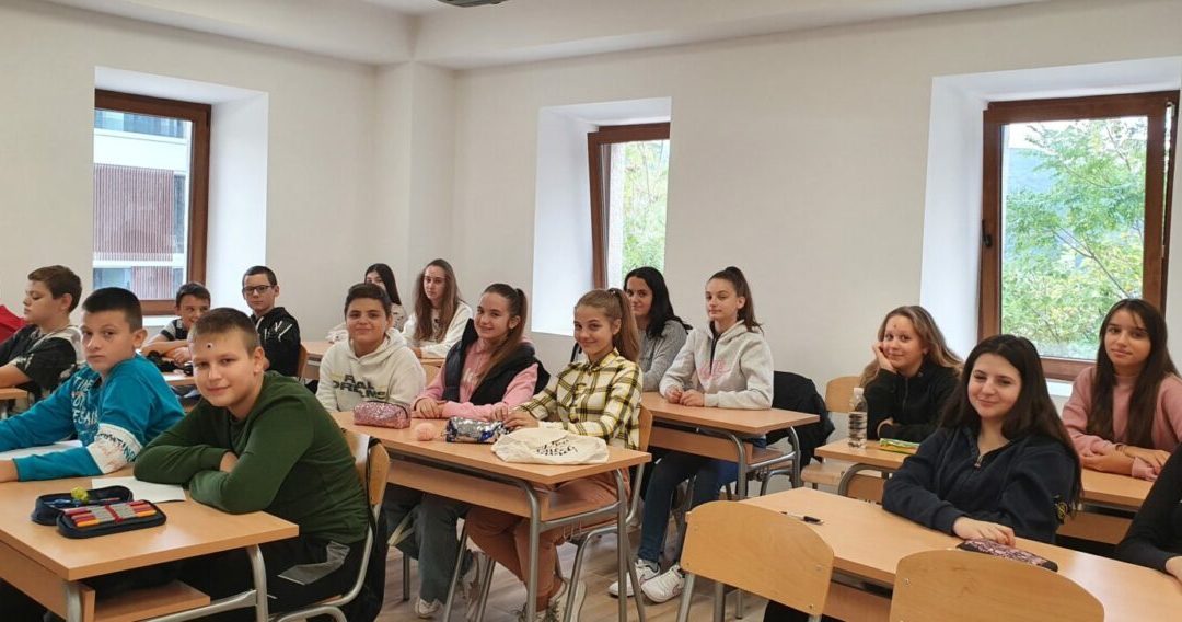 Почела настава у Просвјетиној школи у Мостару: Кроз допунску наставу уче српски језик, историју и културу