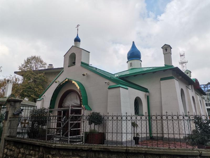 Освећење крстова за храм Свете Тројице – Подворја РПЦ у Београду