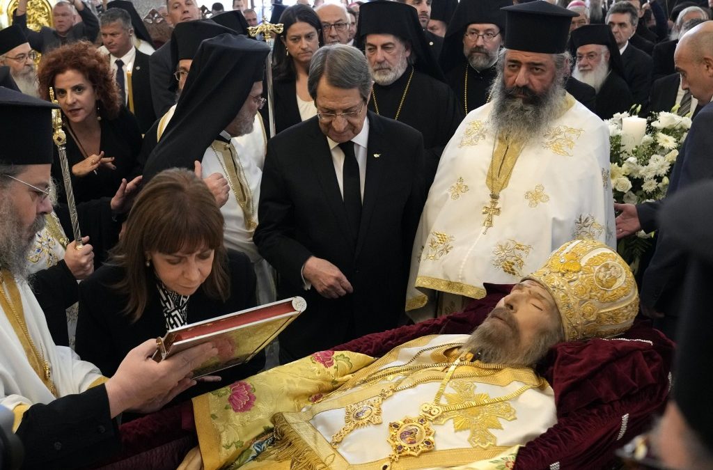Молитвени испраћај Архиепископа кипарског Хризостома