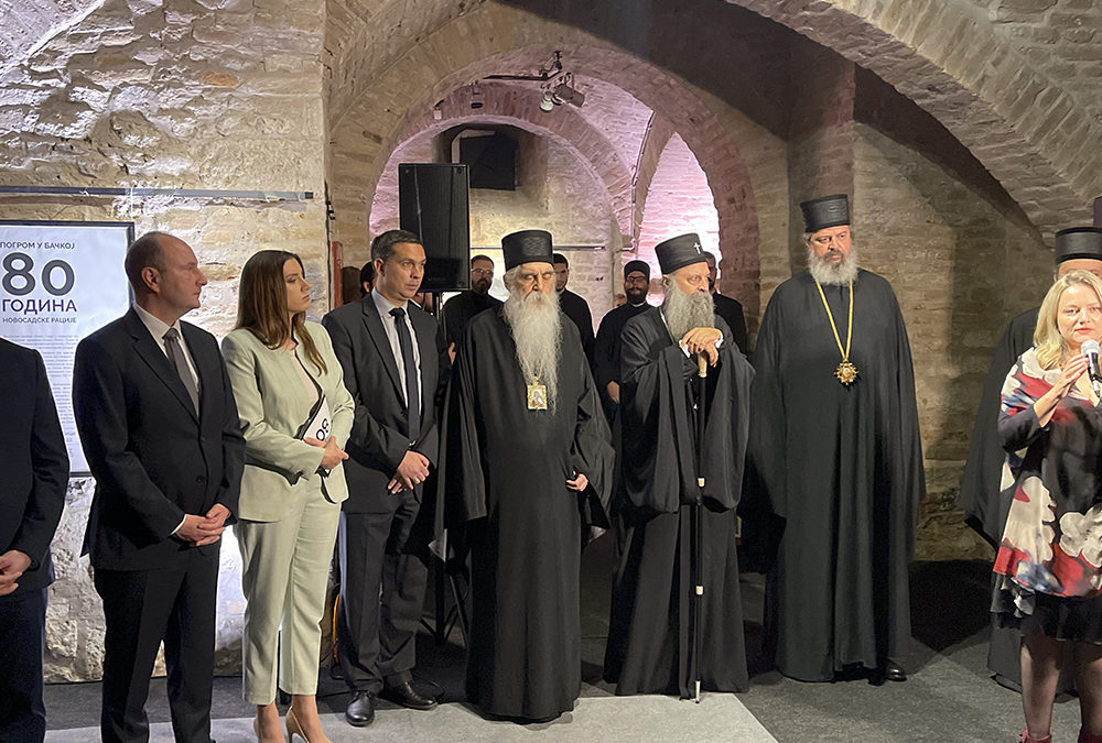 Патријарх Порфирије отворио изложбу „Ледена тишина – сећање на жртве Новосадске рације“