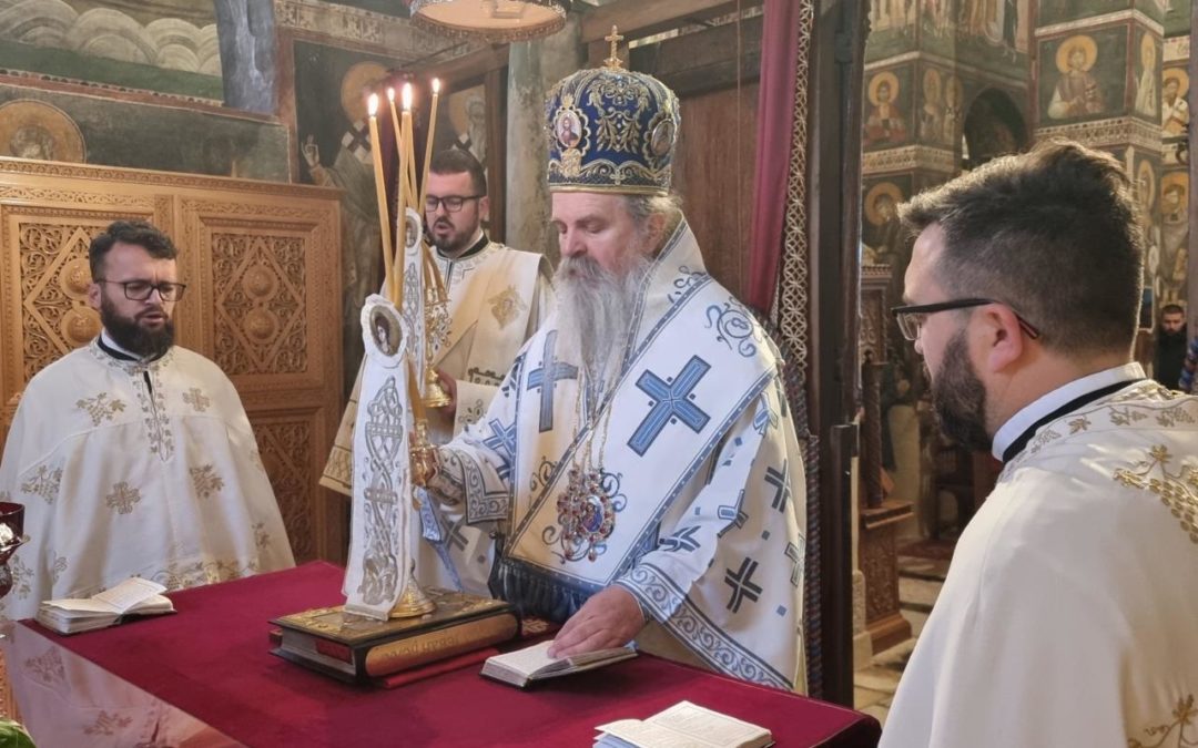 Божићна литургија у Грачаници
