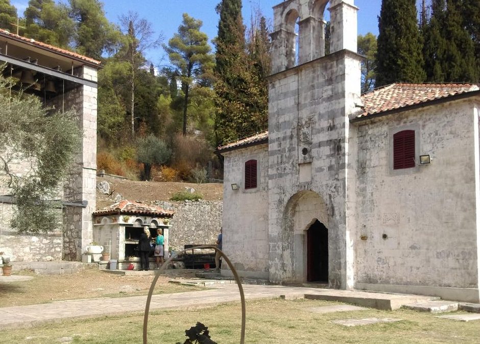 Дијалошка трибина у парохијском дому под Горицом „У сусрет Божићу“, најава