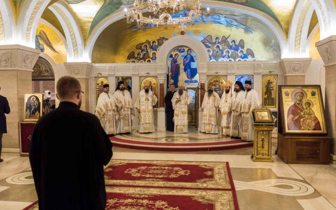 Свеноћно бденије и света ахијерејска Литургија у кипти храма Светог Саве на Врачару
