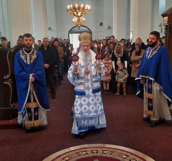 Владика Атанасије: Верујемо Ономе који је крст носио на Голготу, на њему био распет и после распећа устао из гроба