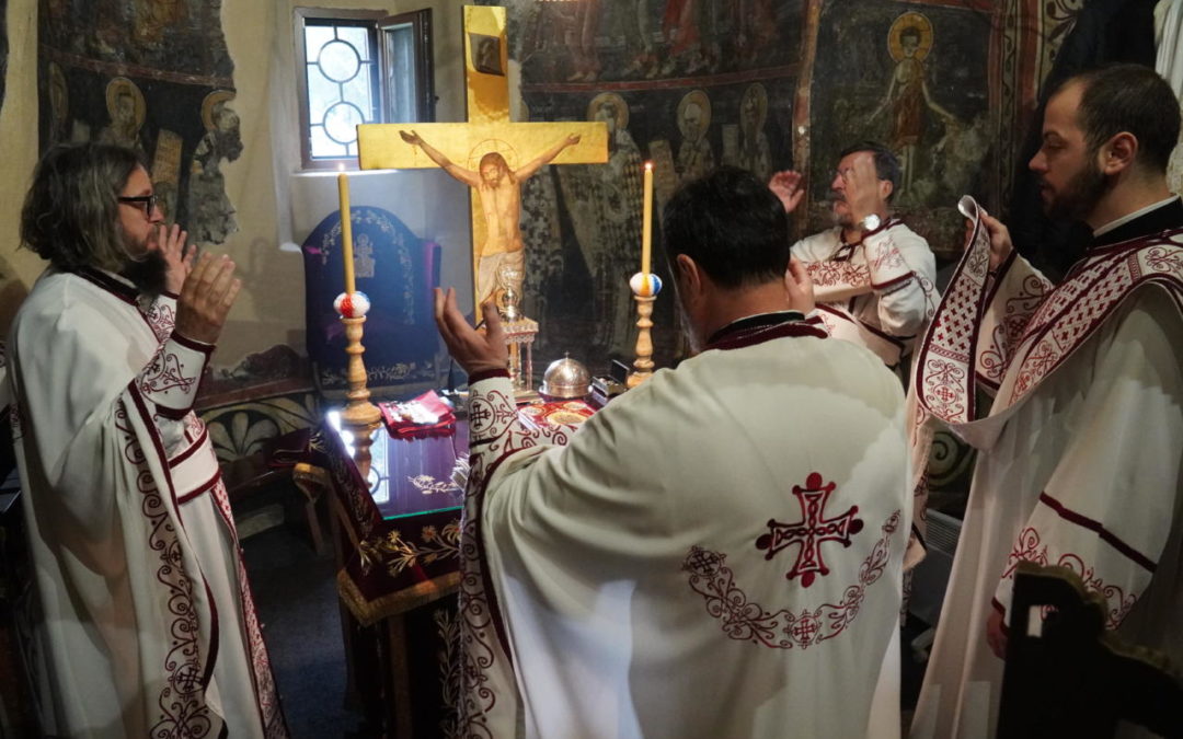 Цвијети у храму под Горицом