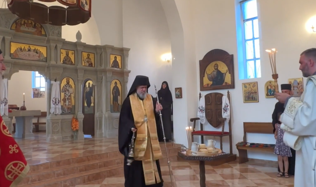 Епископ Кирило богослужио у манастиру Јасеновац у навечерје Ивањдана