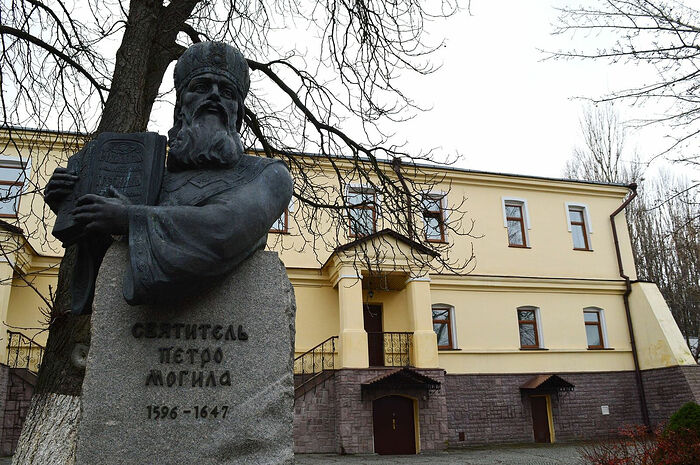 Кијевске богословске школе из Кијевопечерске лавре, селе се у Голосејевски манастир у Кијеву