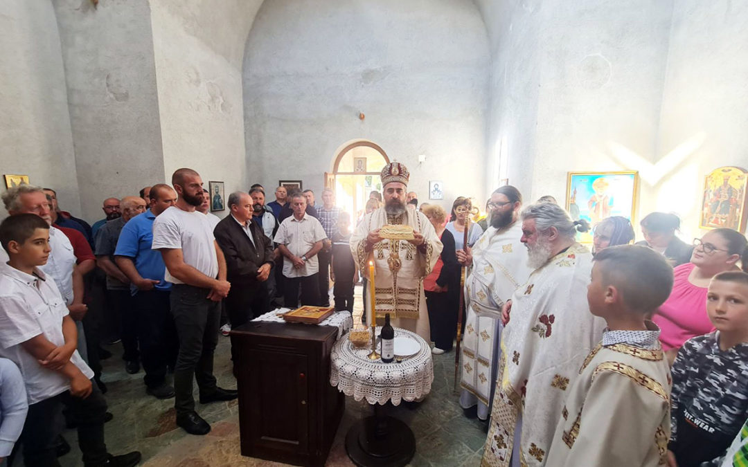 Света архијерејска литургија и црквено-народно сабрање у Војном Селу