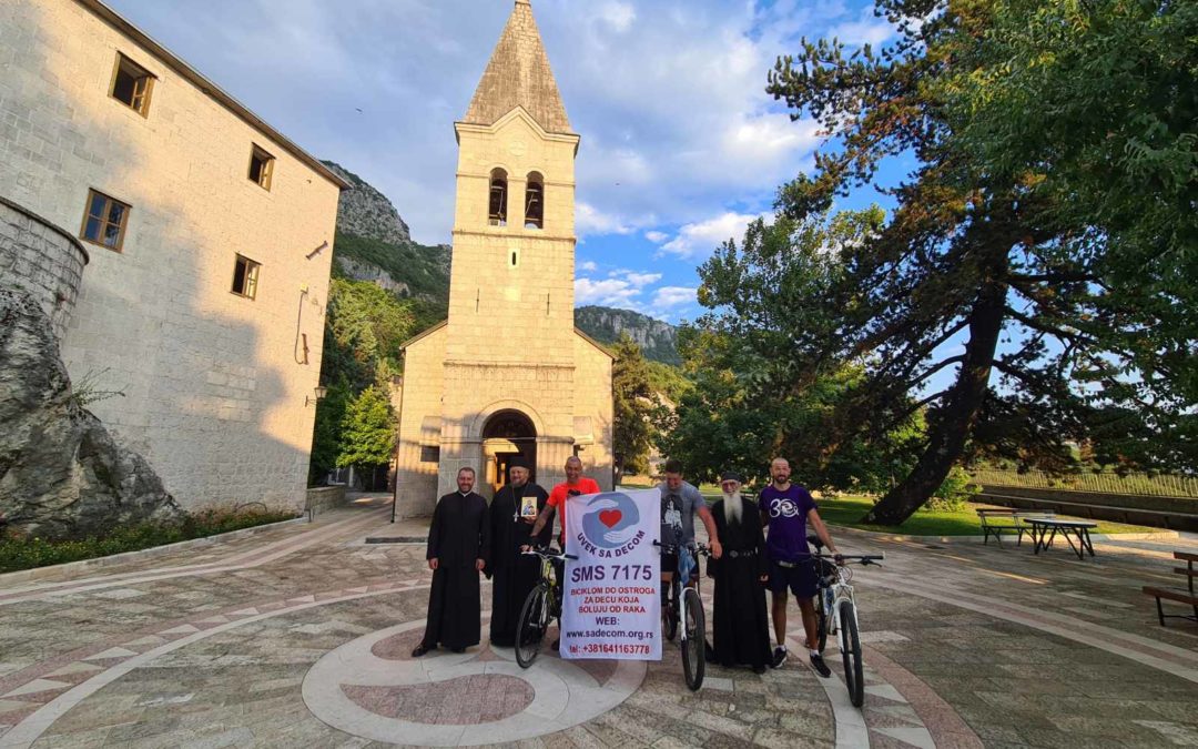 Бициклисти из Удружења за борбу против рака код дјеце у Острогу