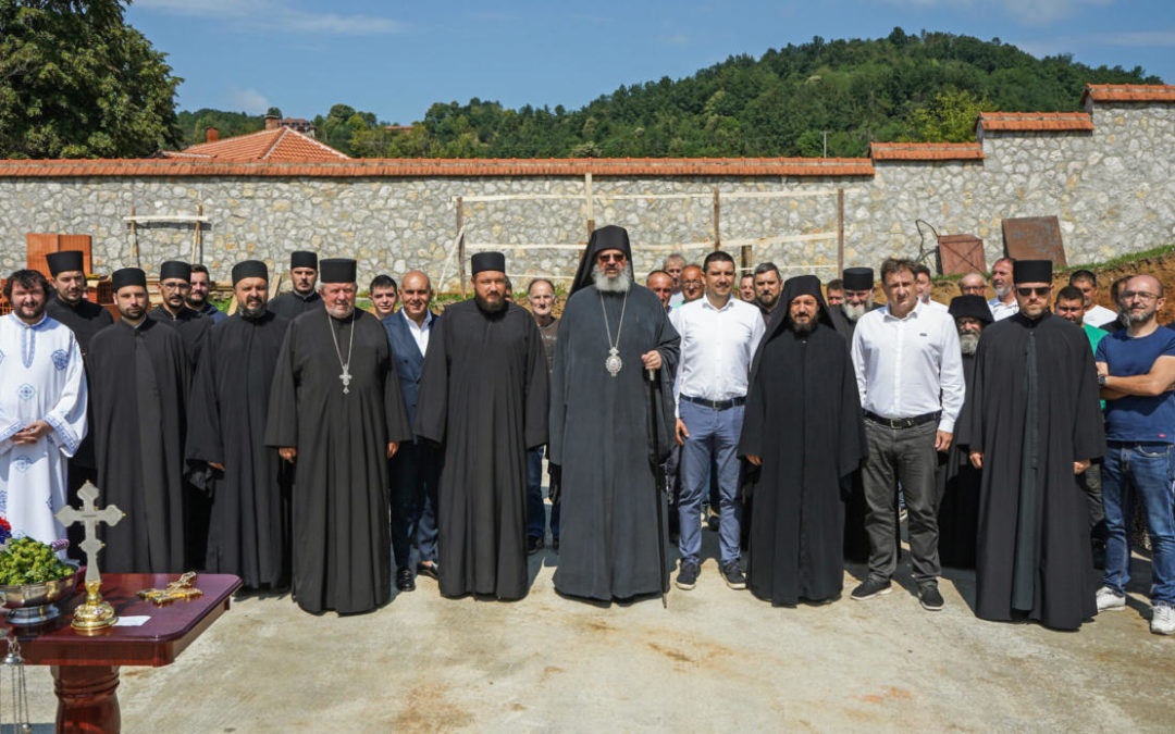 Епископ Исихије осветио темеље музеја Светог владике Николаја