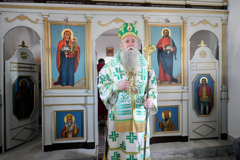 Митрополит Јоаникије богослужио на Жабљаку Црнојевића (ВИДЕО)