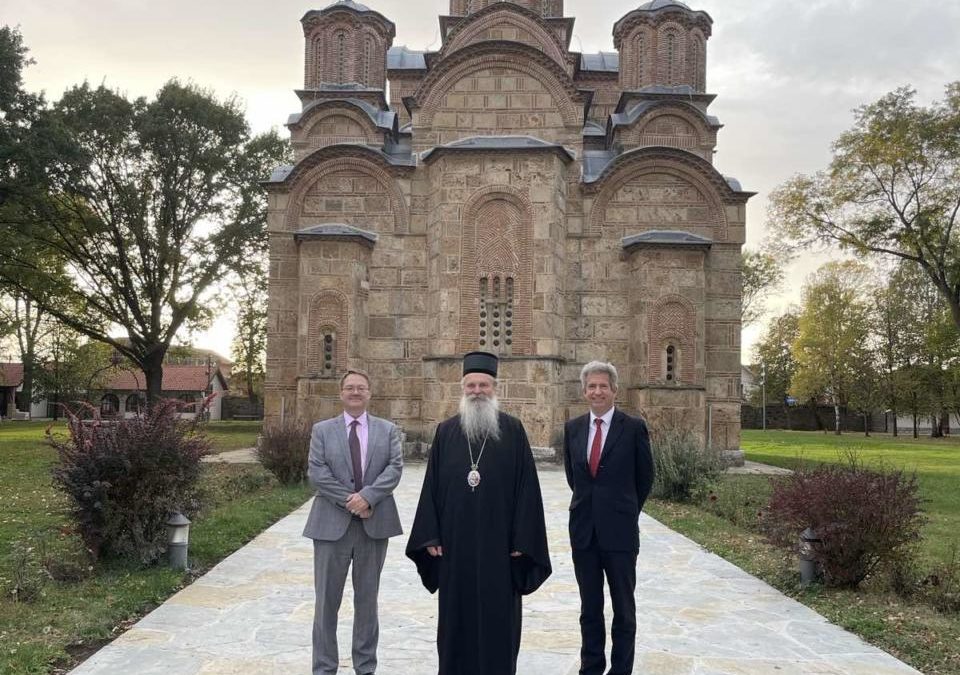 Епископ Теодосије са амбасадорима Велике Британије: Забрињавајућа ситуација