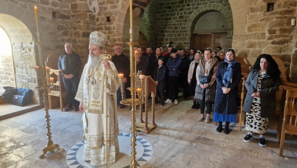 Епископ Теодосије у Ђурђевим Ступовима: Покајање је почетак нашег спасења