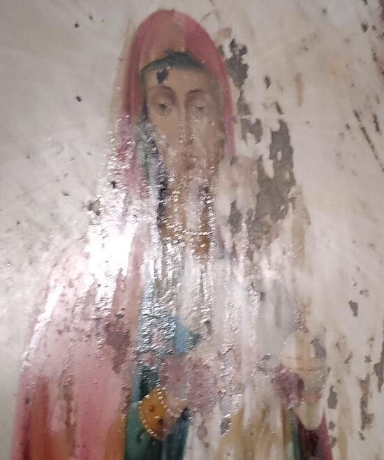 Икона Богородице точи миро док су у Русији поплаве