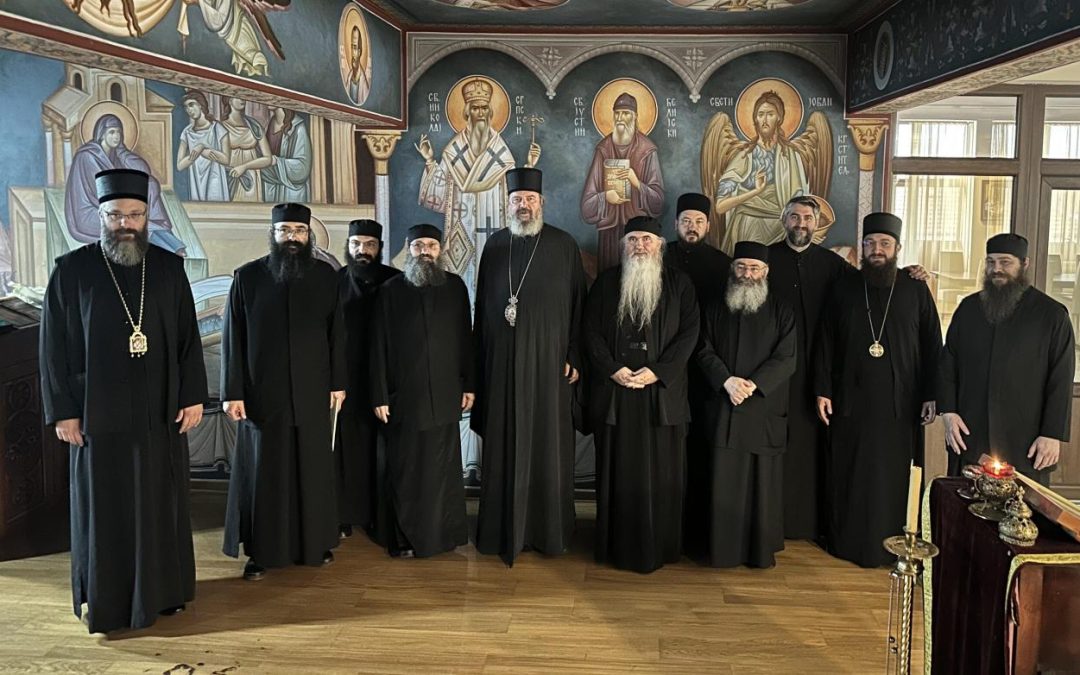 Епископ Исихије даривао честице моштију Преподобног оца Јустина верном народу Кипра и Грчке