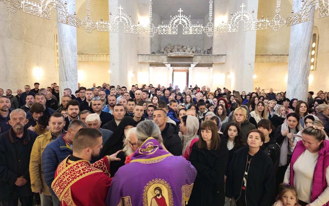 Епископ Методије на Велики четвртак богослужио у беранском Саборном храму