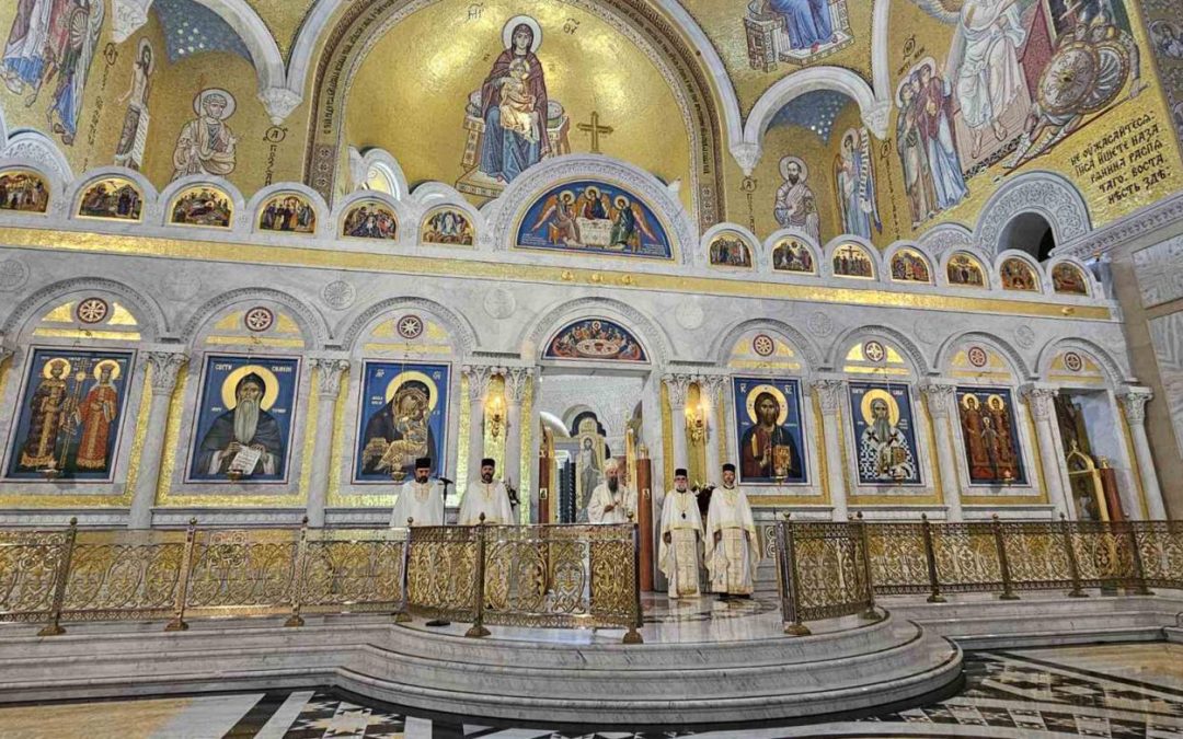 Патријарх Порфирије богослужио у храму Светог Саве