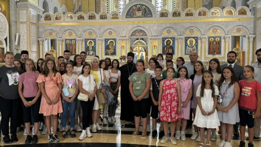 Епископ Нектарије угостио децу са Косова и Метохије