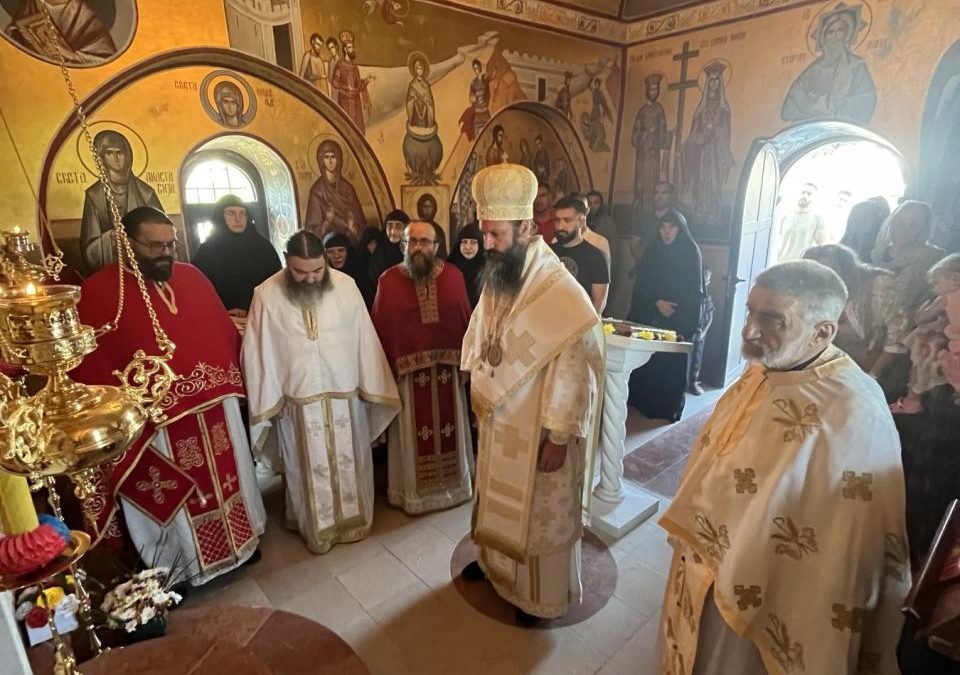 Манастир у Курилу прославио храмовну славу, владика Иларион: „Да нам Света Параскева помогне да се припремамо за сусрет са Богом“