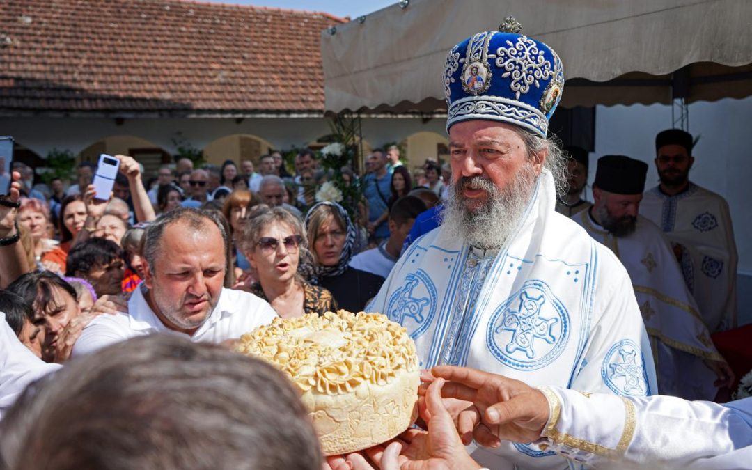 Владика Исихије: Дјева Марија је свима нама мајка, јер је мајка Исуса Христа, а Христос је нас као браћу усиновио