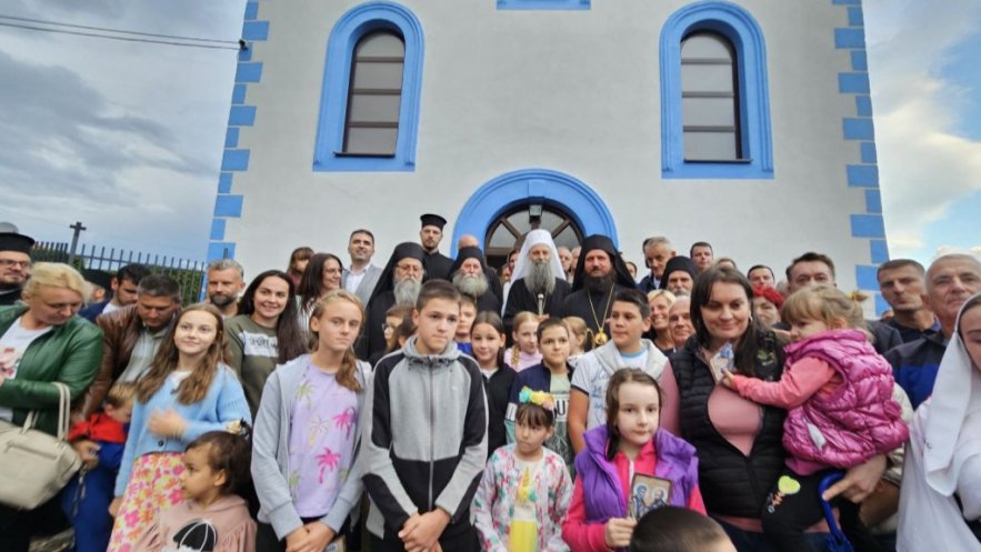 Патријарх Порфирије свечано дочекан у Епархији бихаћко-петровачкој