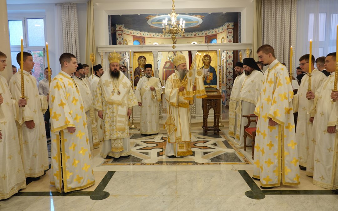 Патријарх Порфирије благословио почетак школске године и обишао обновљени интернат Богословије Светог Саве