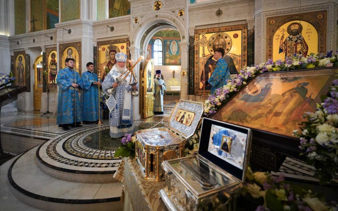Свечани сусрет моштију Божјих угодница Ефросиније Полоцке и Ефросиније Московске