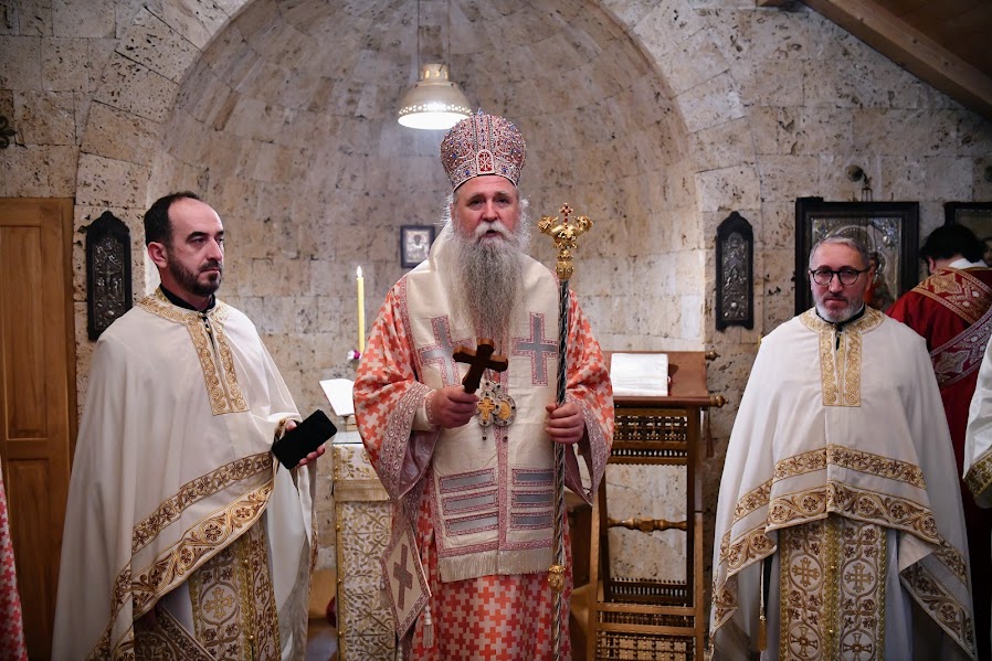 Митрополит Јоаникије богослужио у манастиру Дуљево