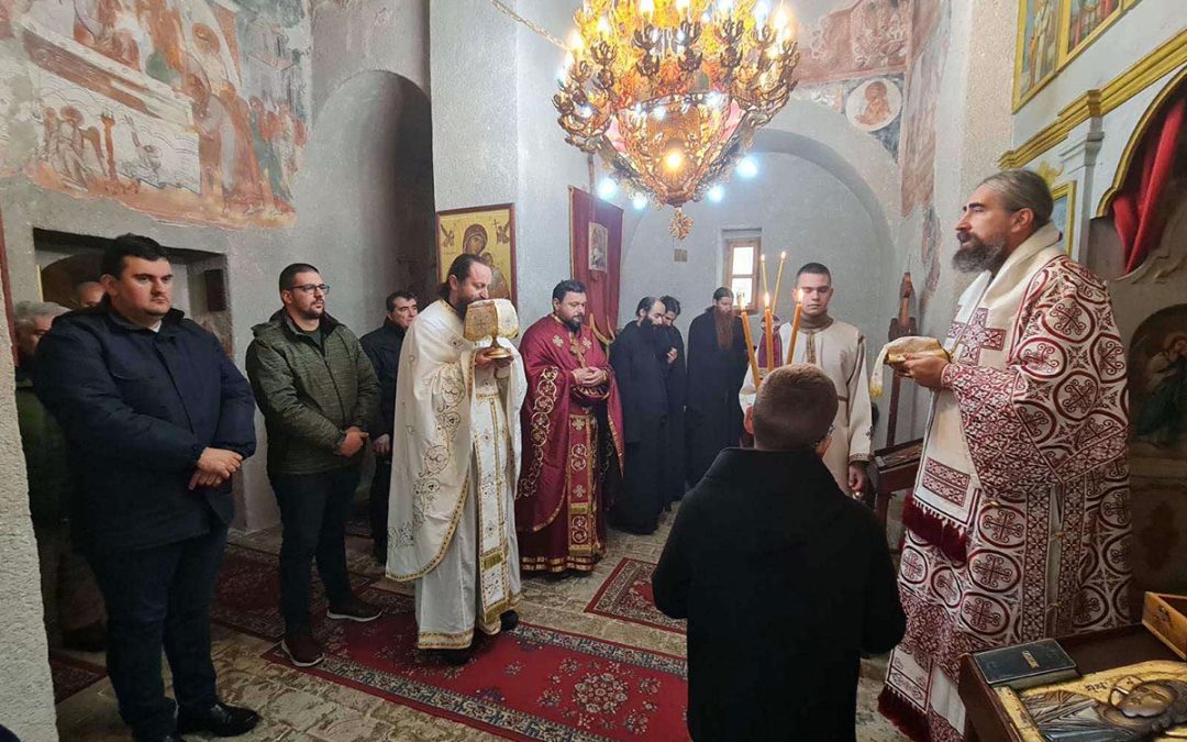 Епископ Методије на Ђурђиц богослужио у манастиру Добриловина