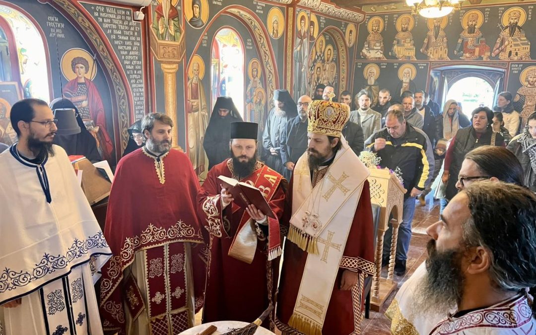 Владика Пајсије освештао фреске Цркве Свете Петке у Грбавцима