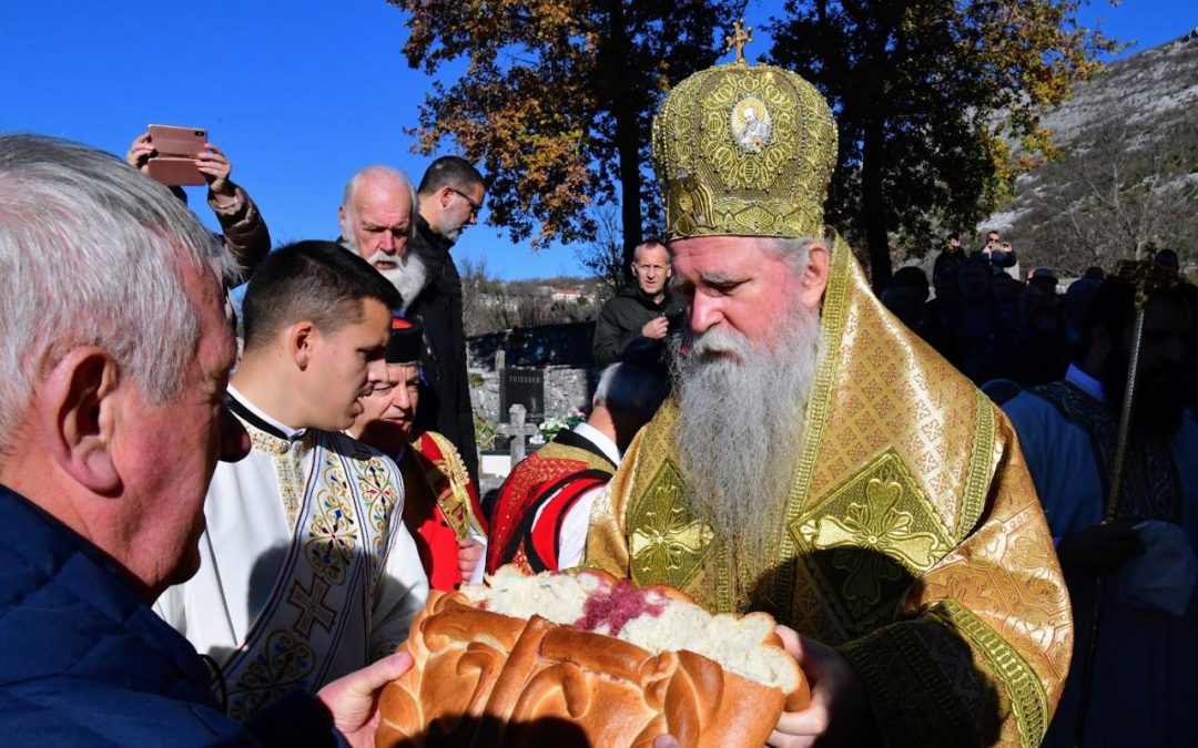 Слава цркве Свете Варваре на Мокринама; богослужио Митрополит Јоаникије