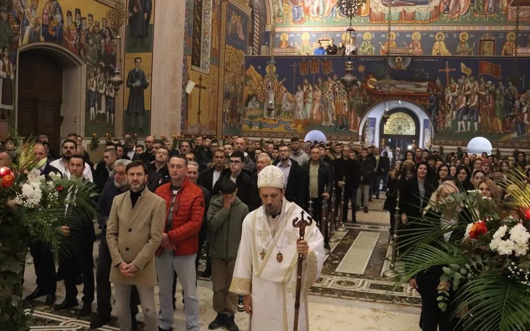Владика Димитрије служио божићњу Свету службу у требињском Саборном храму