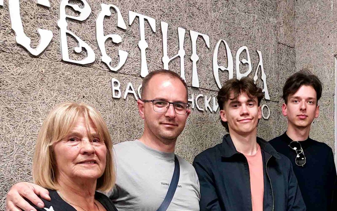 Чланови ФА ”Растко” из Лондона: Саборни храм Светог Саве у Лондону – парче земље у туђини