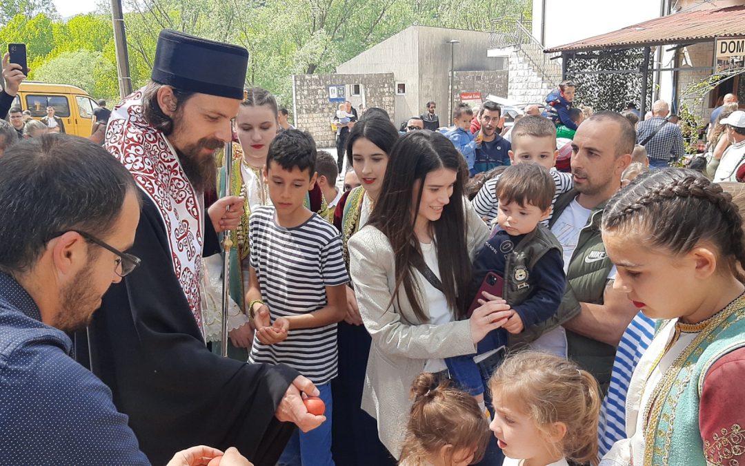 Владика Пајсије благословио Васкршњи сабор Црмничана