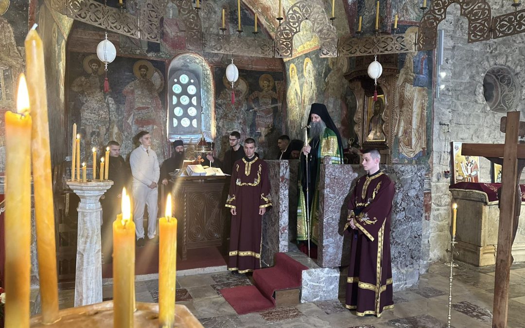Патријарх Порфирије стигао у Пећку Патријаршију