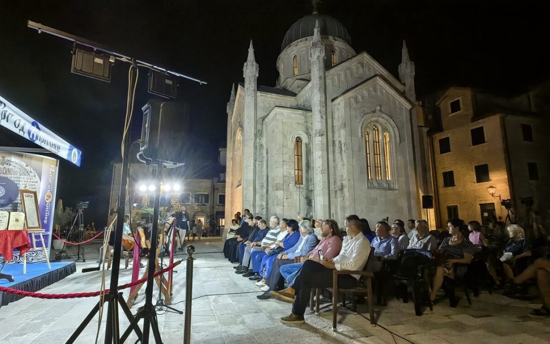 „Трг од ћирилице“: Уручене награде Андрији Радуловићу и Народној библиотеци „Радосав Љумовић“