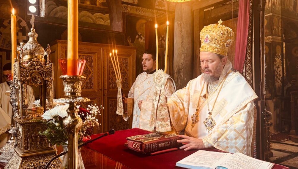 Епископ Доситеј служио Литургију у манастиру Грачаница